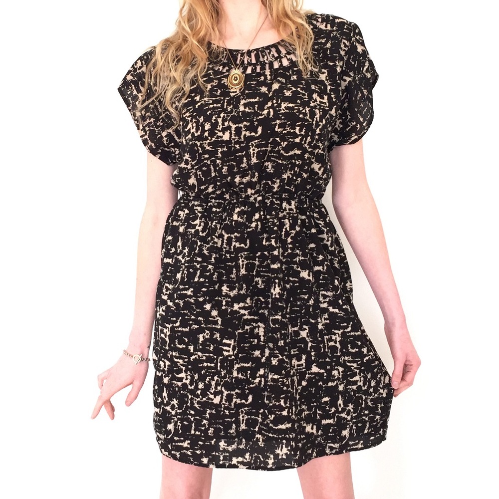 Knee-length Mossimo dress with tie, work attire